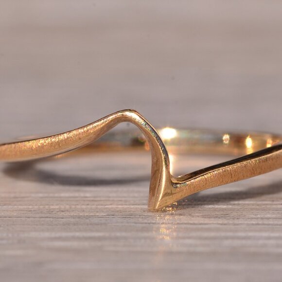 Waved Yellow Gold Modern Ring in Yellow Gold